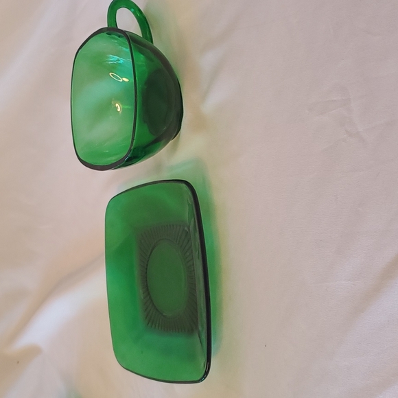 Set of 3 Anchor Hocking Cups & Saucers - Picture 3 of 7